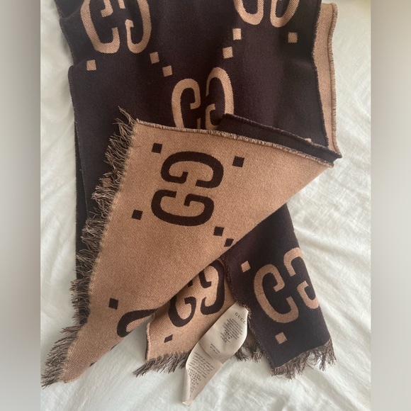 GUCCI scarf - Picture 4 of 4